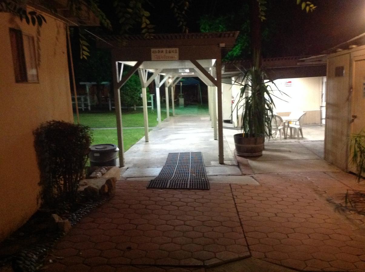 לייק אלסינור Elsinore Hotsprings Motel מראה חיצוני תמונה